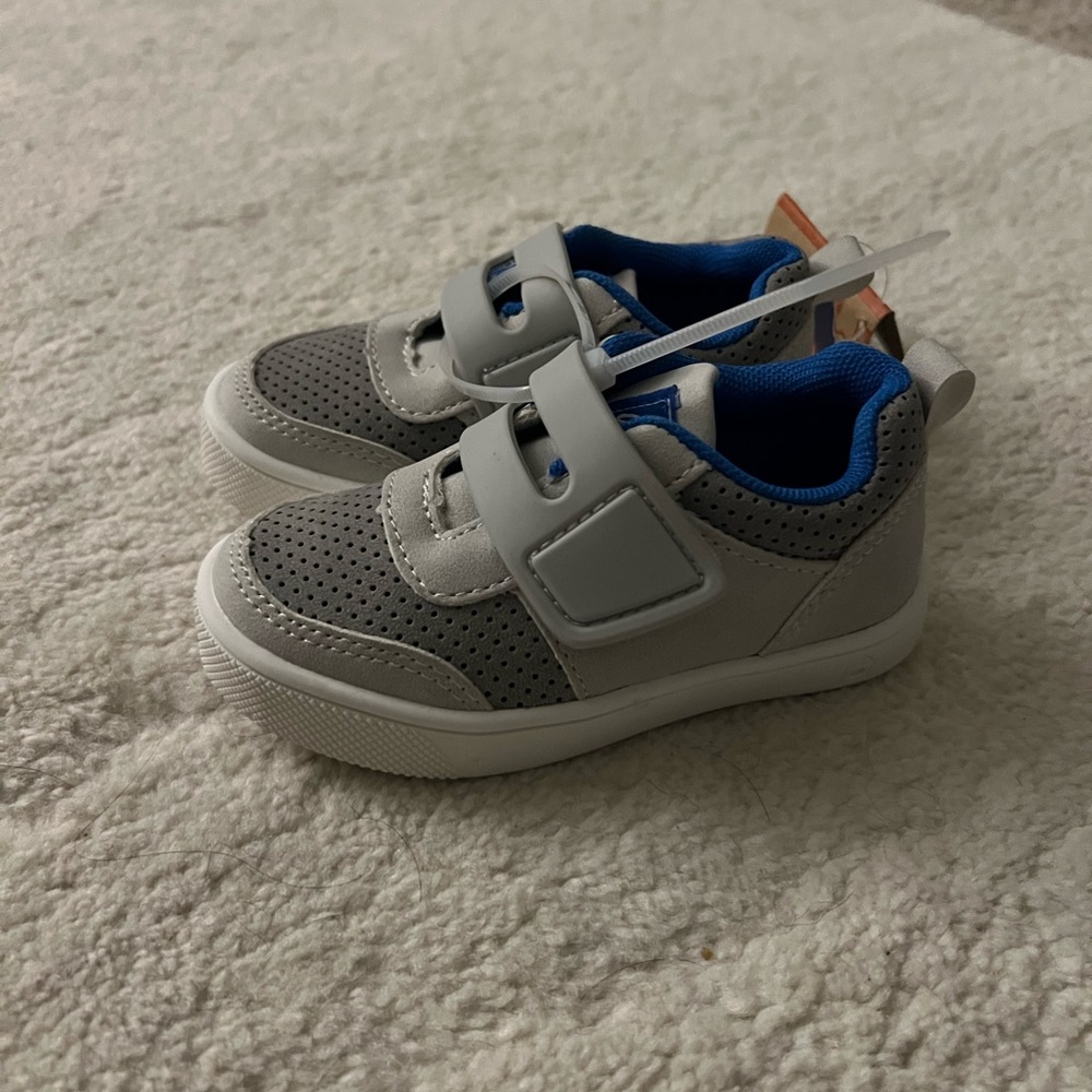 Oomphies Toddler Sneakers NWT